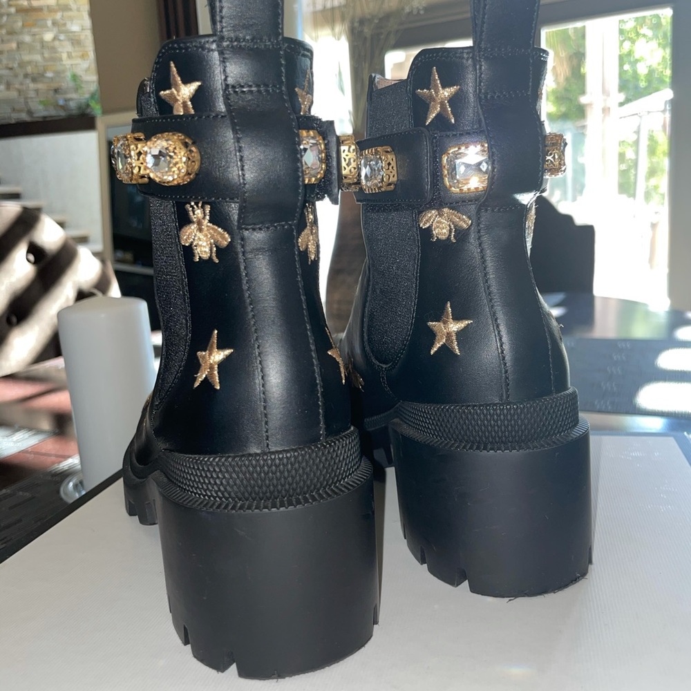 Gucci Embroidered leather ankle boot with belt